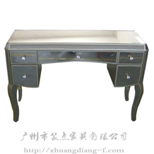 梳妝臺(tái)